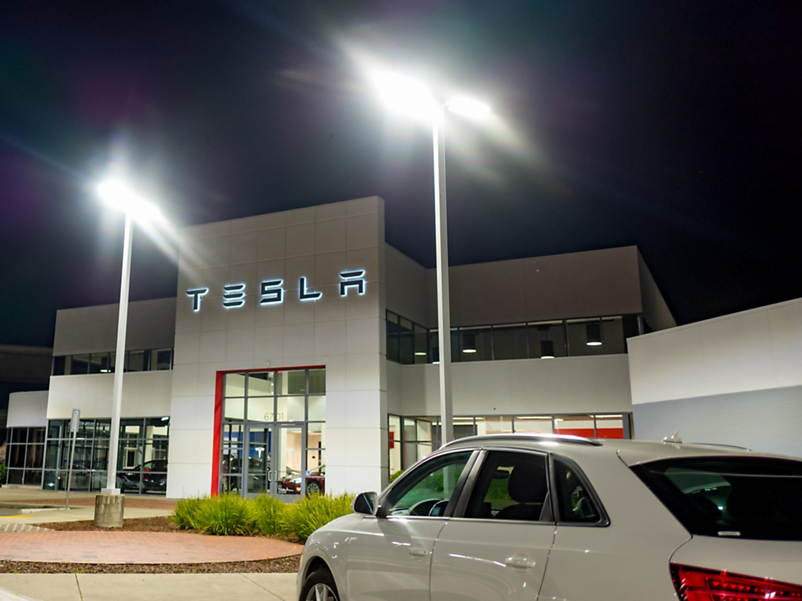 vandalize-dealer-tesla?-trump-mengatakan-dia-akan-memberi-label-terorisme-domestik-itu.