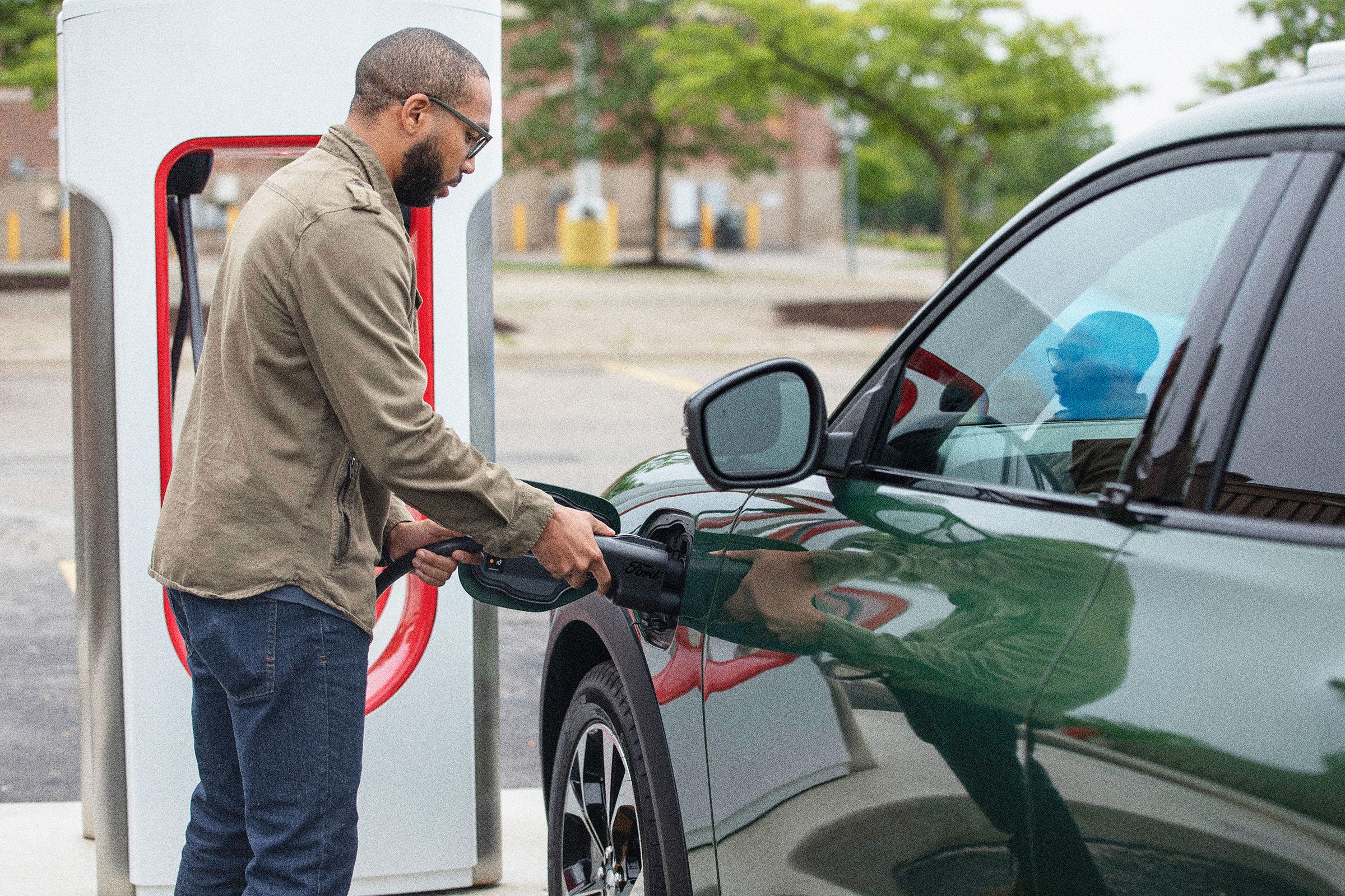 ford-bertahan-dengan-masa-depan-ev-–-dengan-dorongan-dari-tesla
