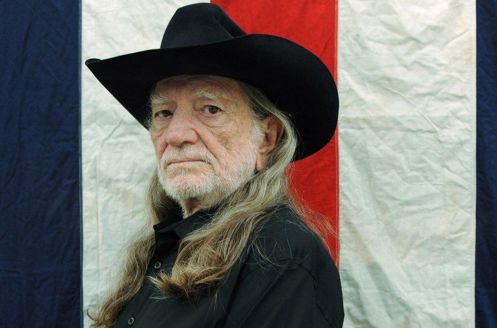 willie-nelson-menyoroti-lagu-lagu-rodney-crowell-di-album-‘oh-what-a-beautiful-world’