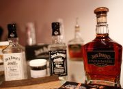 Perang dagang Trump membangkitkan pertempuran minuman keras