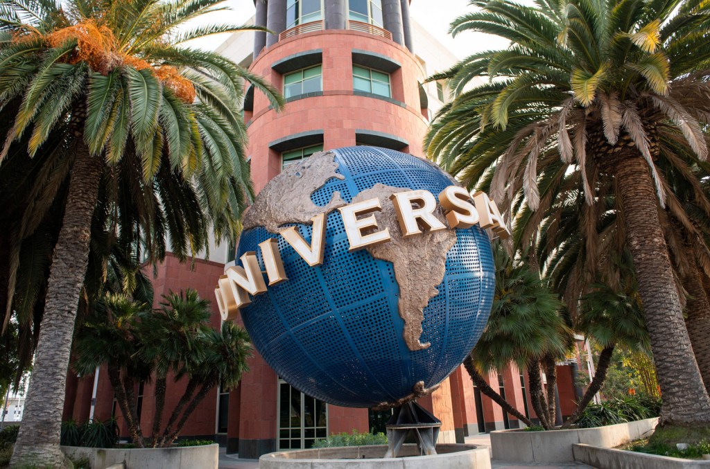 saham-grup-musik-universal-jatuh-hampir-9%-pada-penjualan-saham-persegi-pershing