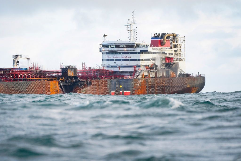 tabrakan-kapal-tanker-mengancam-salah-satu-garis-pantai-terpenting-di-inggris