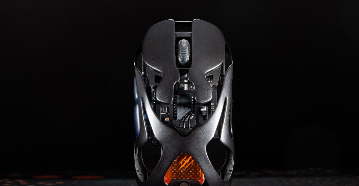 gaming-mouse-ini-memiliki-desain-kerangka-yang-mencolok-dan-baterai-hot-swap