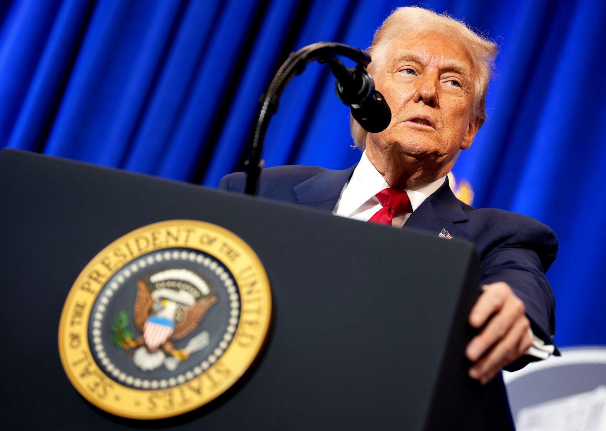 donald-trump-mengadakan-makan-malam-‘lilin’-jutaan-dolar-dengan-elon-musk-di-belakangnya