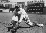 Departemen Pertahanan memulihkan halaman bio Jackie Robinson setelah dihapus