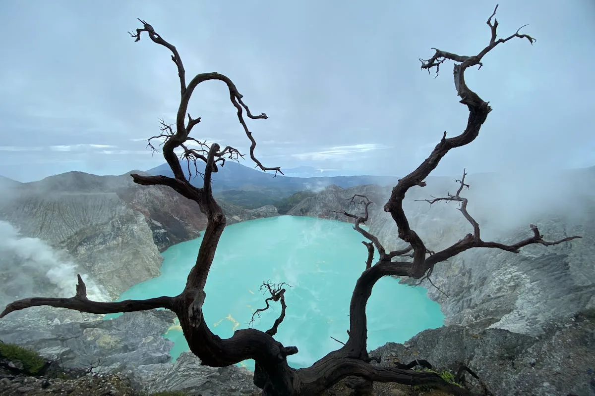 blue-fire-ijen,-fenomena-api-biru-yang-cuma-ada-dua-di-dunia!