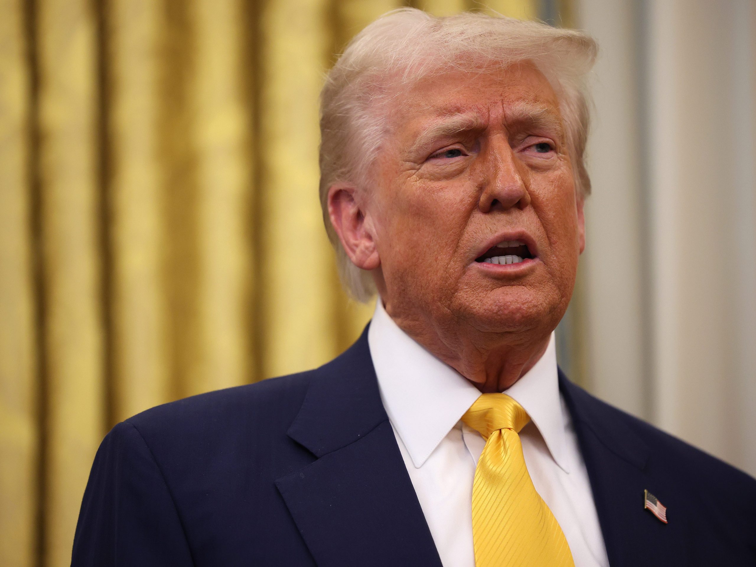 hampir-setengah-dari-semua-pekerja-federal-mendukung-mandat-kembali-ke-kantor-trump,-sebuah-survei-baru-ditemukan