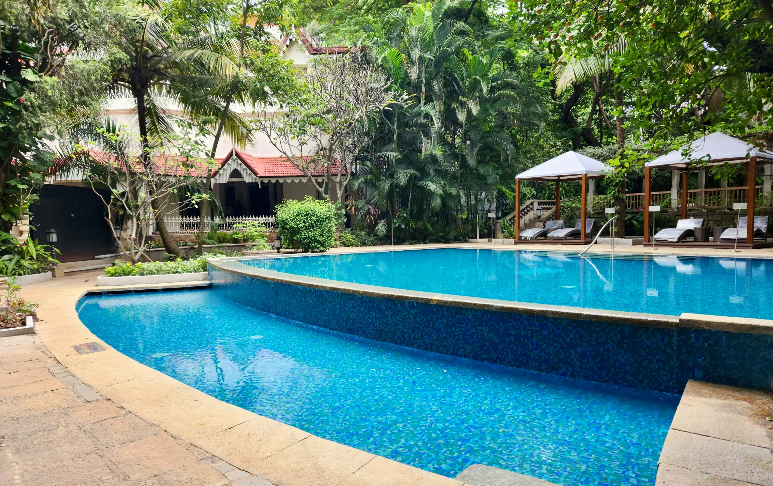 rekomendasi-17-wisata-kolam-renang-di-semarang-yang-seru
