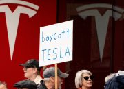 Mengapa Tesla berada di titik kritis