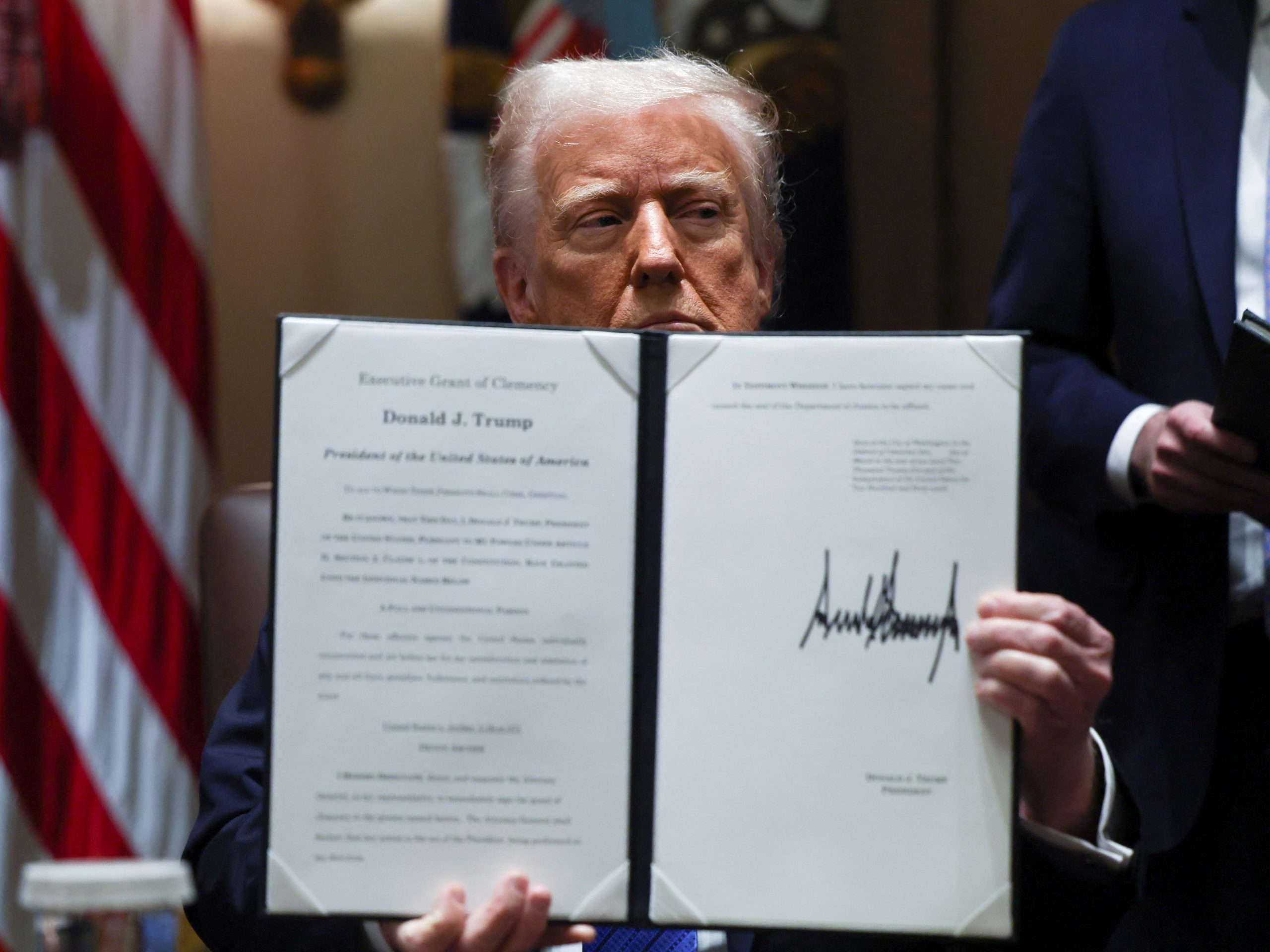 trump-menambahkan-perusahaan-lain,-wilmerhale,-ke-balas-dendam-hukum-besarnya