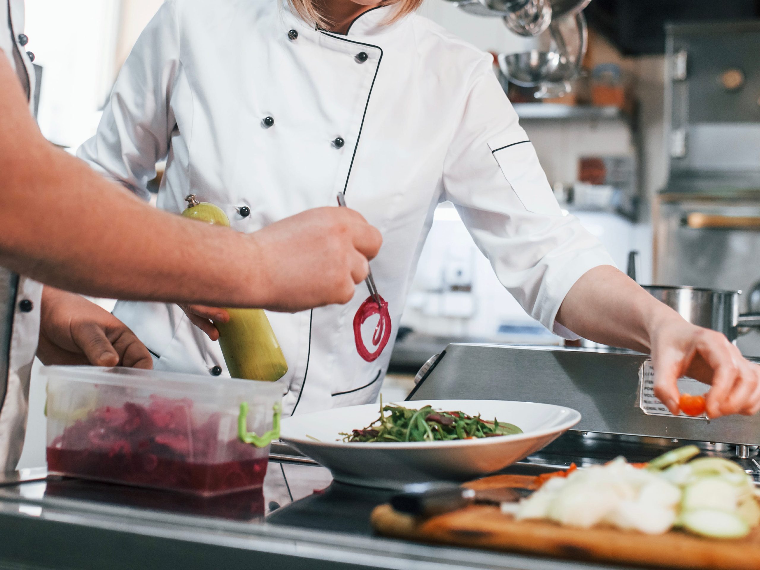 saya-tidak-sengaja-menikam-bos-saya-di-pekerjaan-pertama-saya-kami-akhirnya-menikah-3-tahun-kemudian.