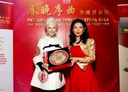 Di dalam hubungan nyaman Maye Musk dengan China