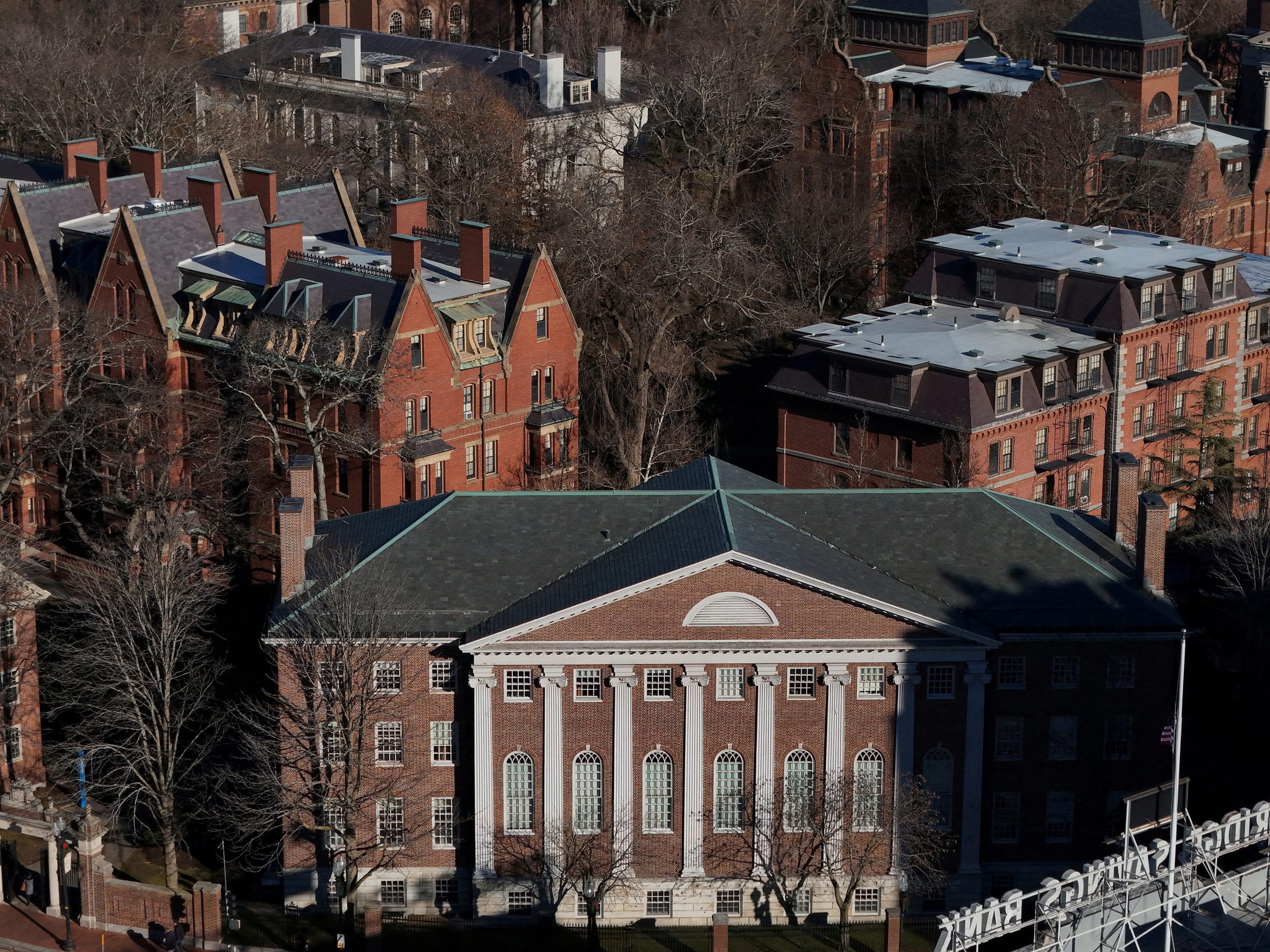 universitas-harvard-menghadapi-tinjauan-pendanaan-federal-trump-yang-dapat-membahayakan-$-8,9-miliar-dalam-hibah-dan-kontrak
