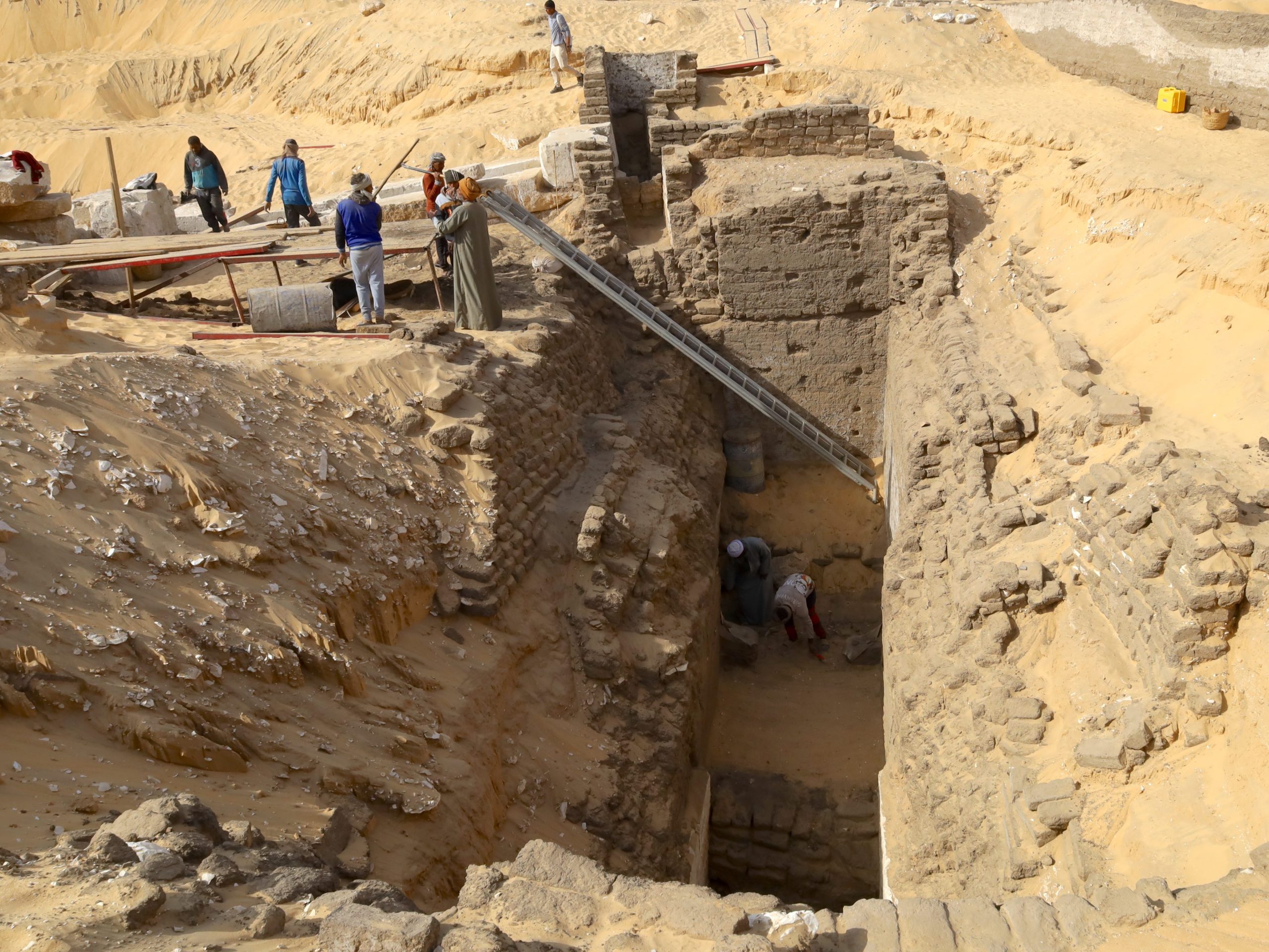 para-arkeolog-menemukan-firaun-misterius-dari-era-egypt-kuno-yang-ditunggangi-perang-lihatlah-ke-dalam-makamnya.