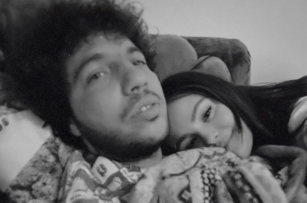 selena-gomez,-benny-blanco-&-the-marias-”-sad-eyes-‘debut-top-10-top-pada-lagu-latin-panas