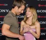 Glen Powell membahas rumor romantis dengan Sydney Sweeney setelah penampilan pernikahan