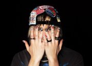 5 detik musim panas Michael Clifford meluncurkan karier solo dengan ‘keren’