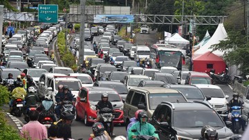 exit-tol-gadog-ditutup,-one-way-arah-jakarta-diberlakukan