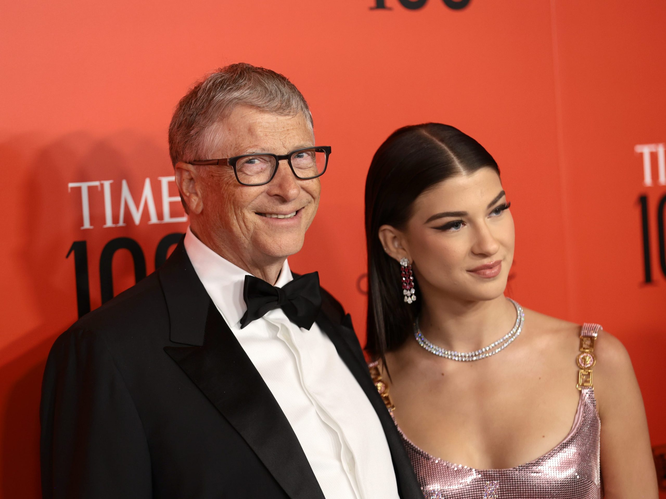 phoebe-gates-mengatakan-ayahnya,-bill-gates,-tidak-akan-membiarkannya-keluar-dari-perguruan-tinggi-untuk-memulai-bisnis-seperti-dia