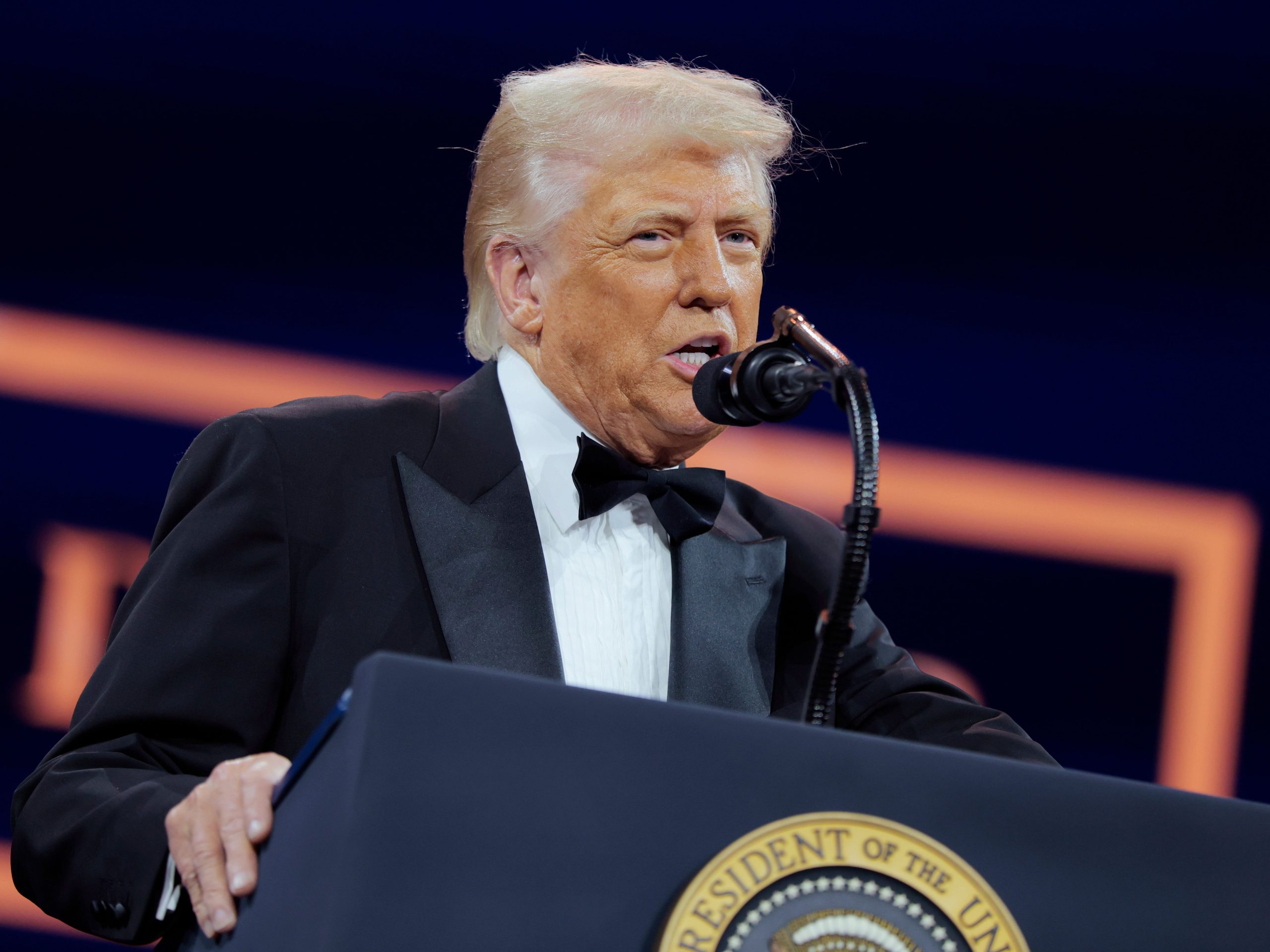 trump-mengatakan-dia-memberi-tahu-tsmc-taiwan-bahwa-dia-akan-menampar-pajak-100%-jika-tidak-membuat-chip-di-as