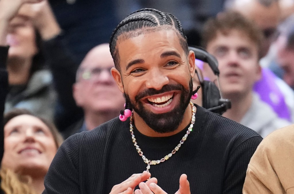drake-mengisyaratkan-untuk-membeli-rantai-pharrell-lain-yang-pernah-dimiliki-oleh-kid-cudi