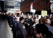 Honk If You Hate Elon: Bagaimana Pengunjuk rasa melompat pada kelemahan terbesar Tesla