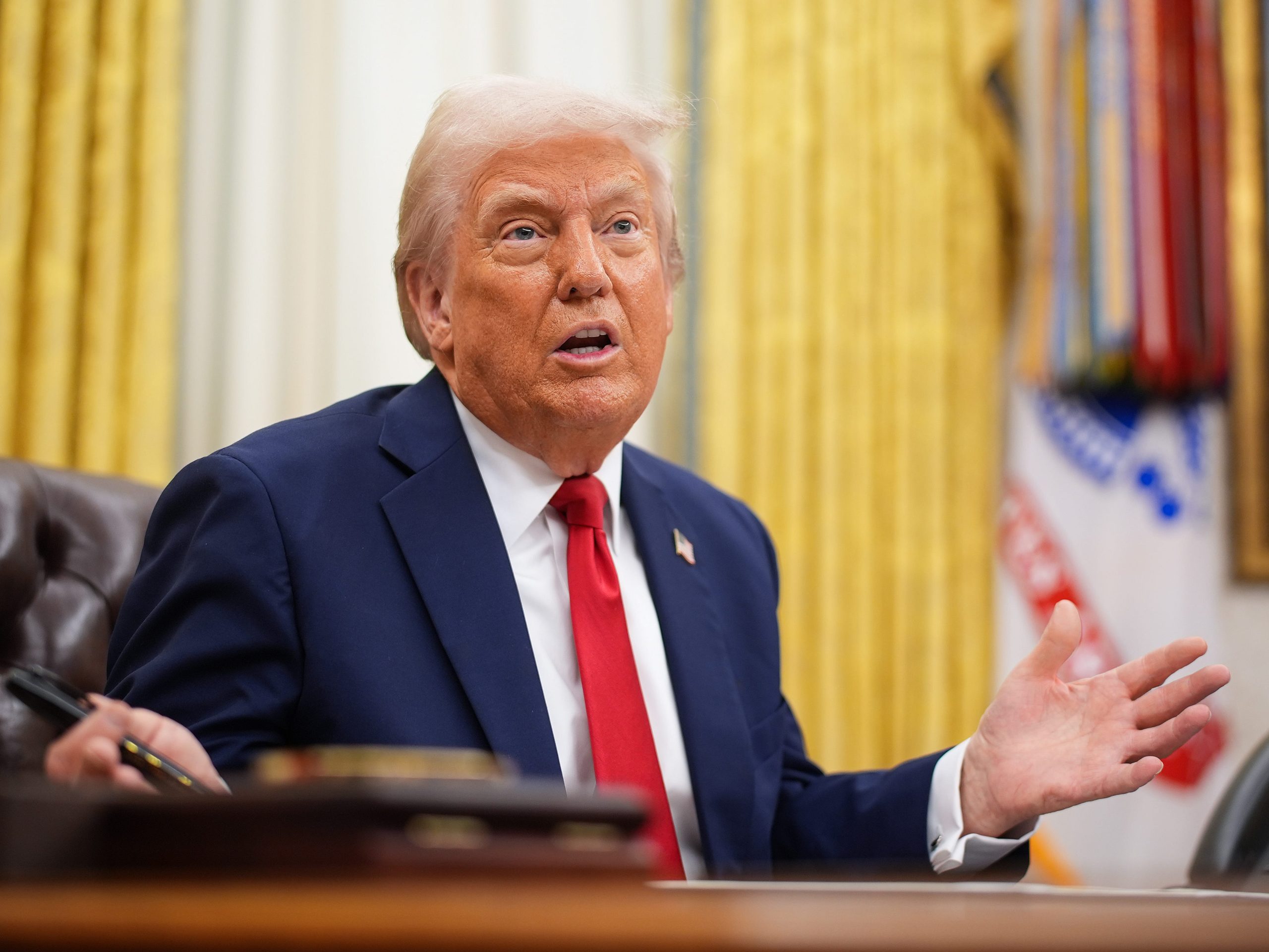trump-mengatakan-dia-mungkin-tidak-ingin-menaikkan-tarif-di-china-lebih-tinggi:-‘pada-titik-tertentu,-orang-tidak-akan-membeli’
