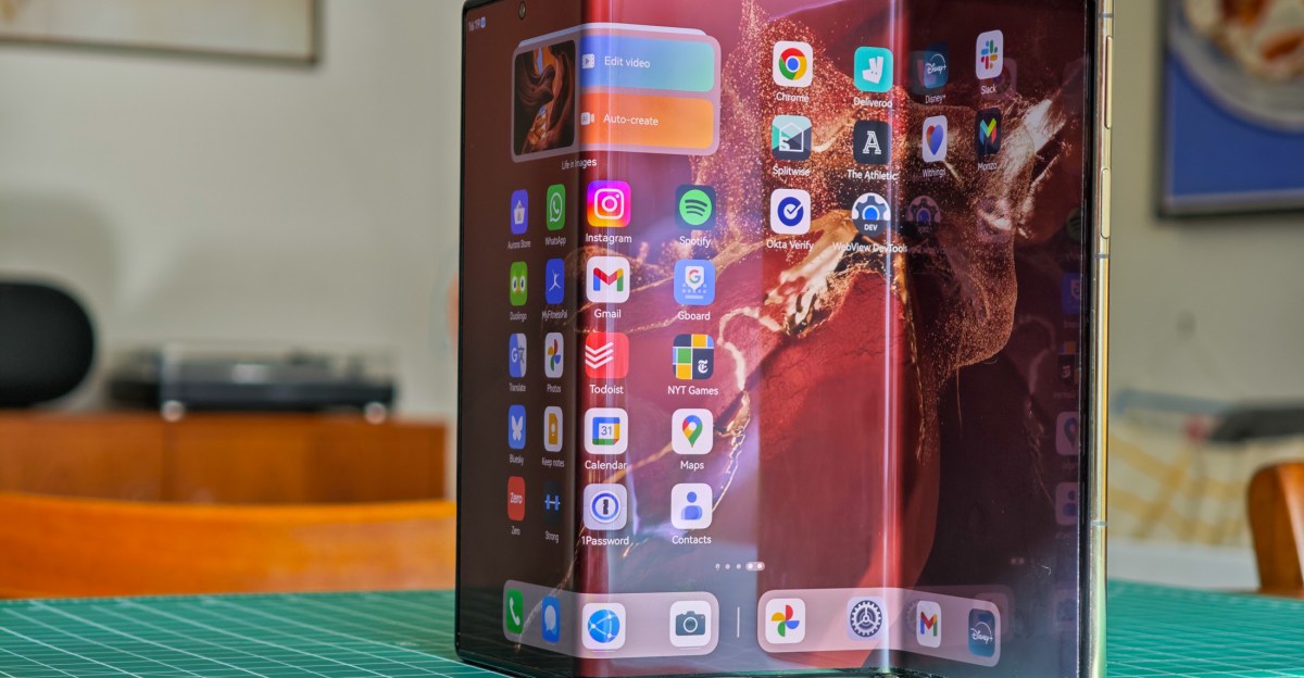 lihat-saja-telepon-trifold-huawei
