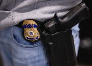 ICE membayar Palantir $ 30 juta untuk membangun platform pengawasan ‘imigrasi’