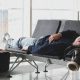 cara-tidur-di-bandara-(2025):-nasihat-perlengkapan-dan-ahli