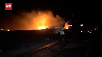 video:-penampakan-ngeri-pelabuhan-yaman-usai-dibombardir-as,-80-tewas