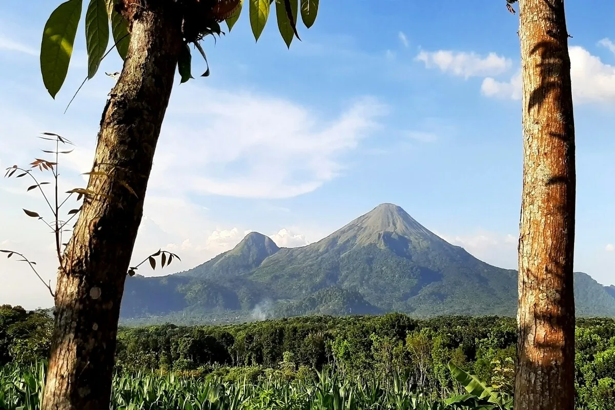 gunung-penanggungan:-jelajah-alam-hingga-spiritualitas-di-puncak-pawitra