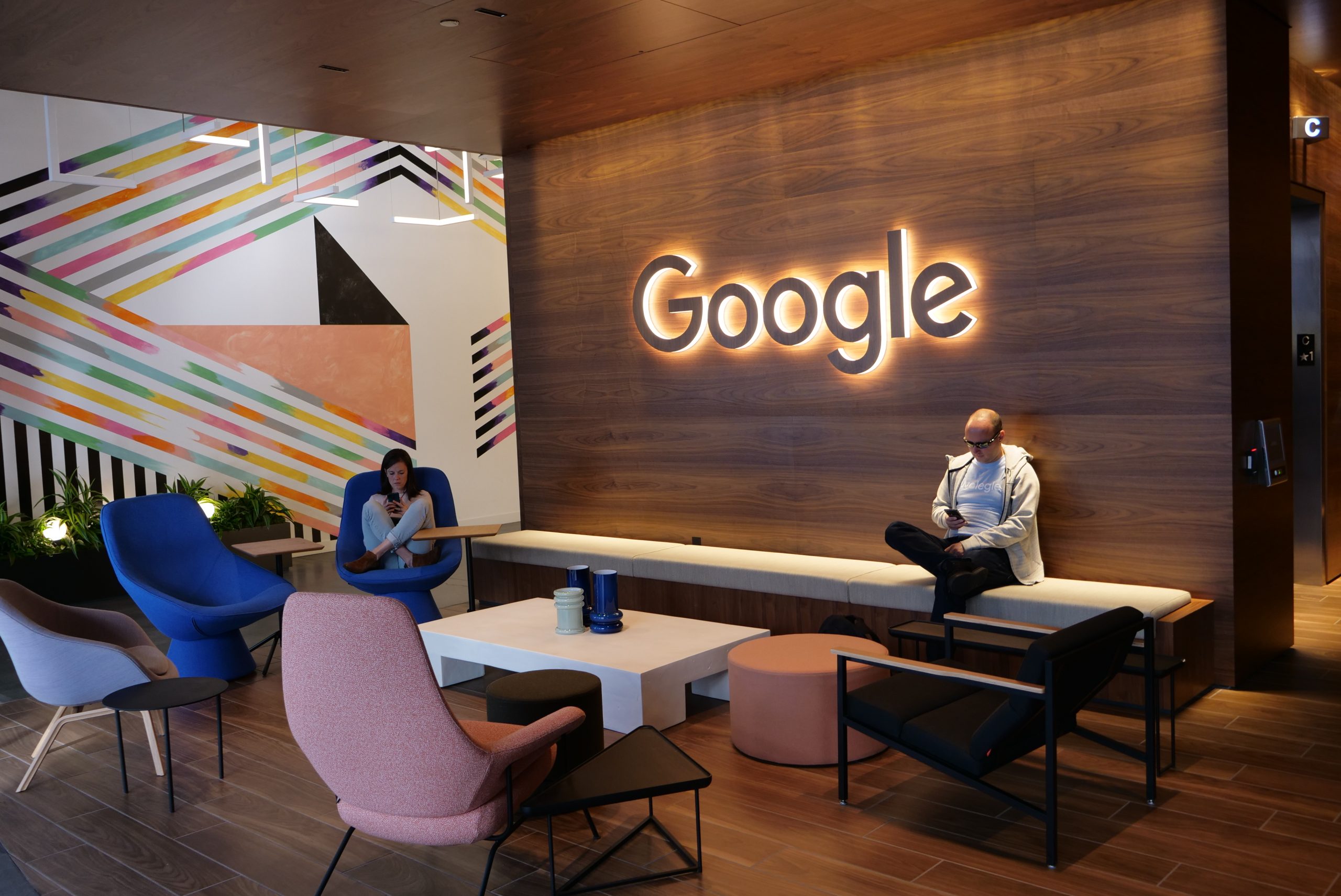 google-bayar-karyawan-untuk-“menganggur”-setahun,-ini-alasannya