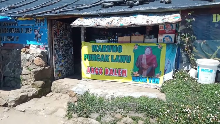 kabar-duka-dari-gunung-lawu,-penjual-warung-pecel-legendaris-mbok-yem-meninggal-dunia