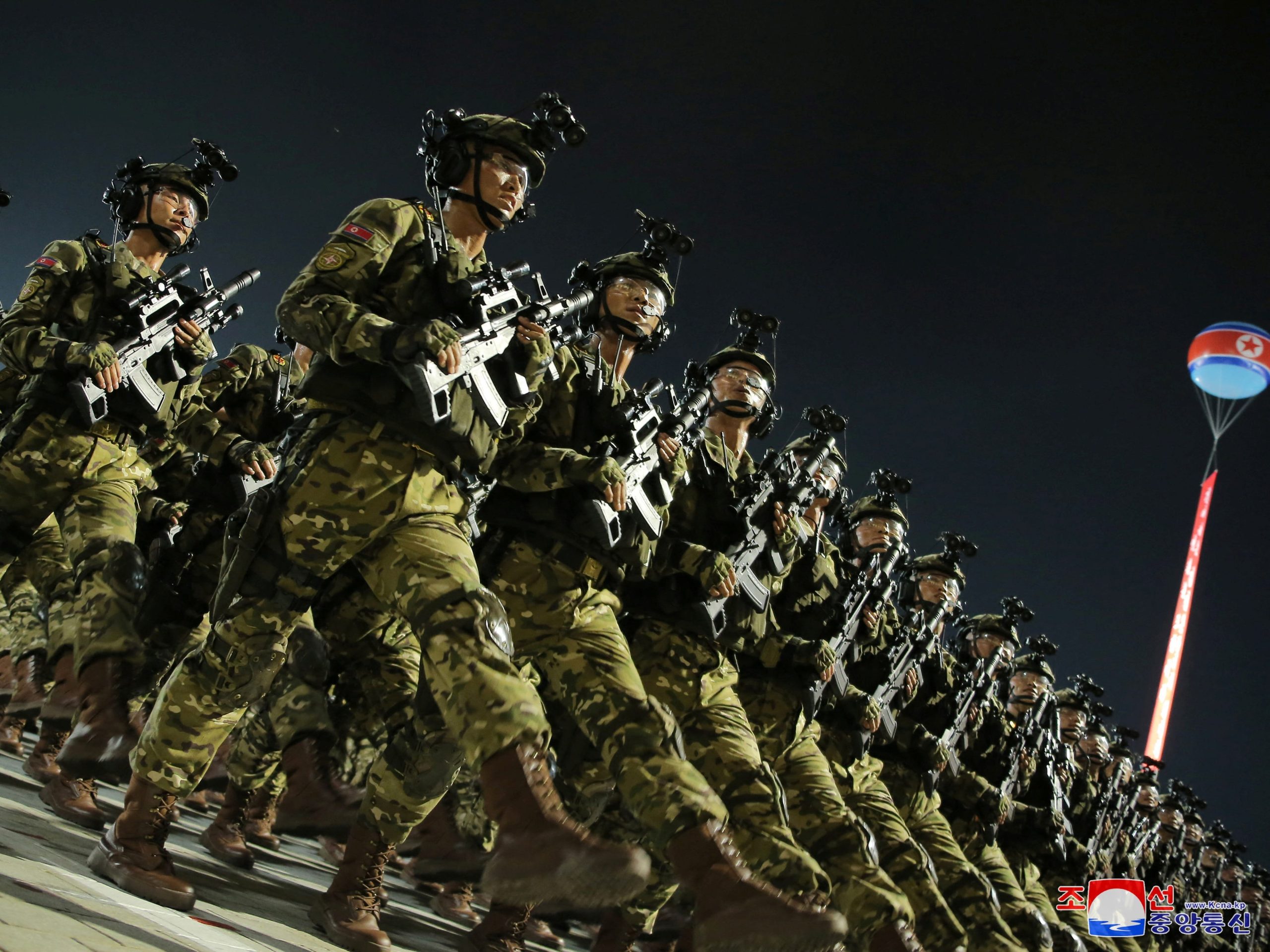 rekaman-baru-rusia-menunjukkan-pelatihan-pasukan-korea-utara-dengan-senapan-modern,-peluncur-granat,-dan-taktik-anti-drone