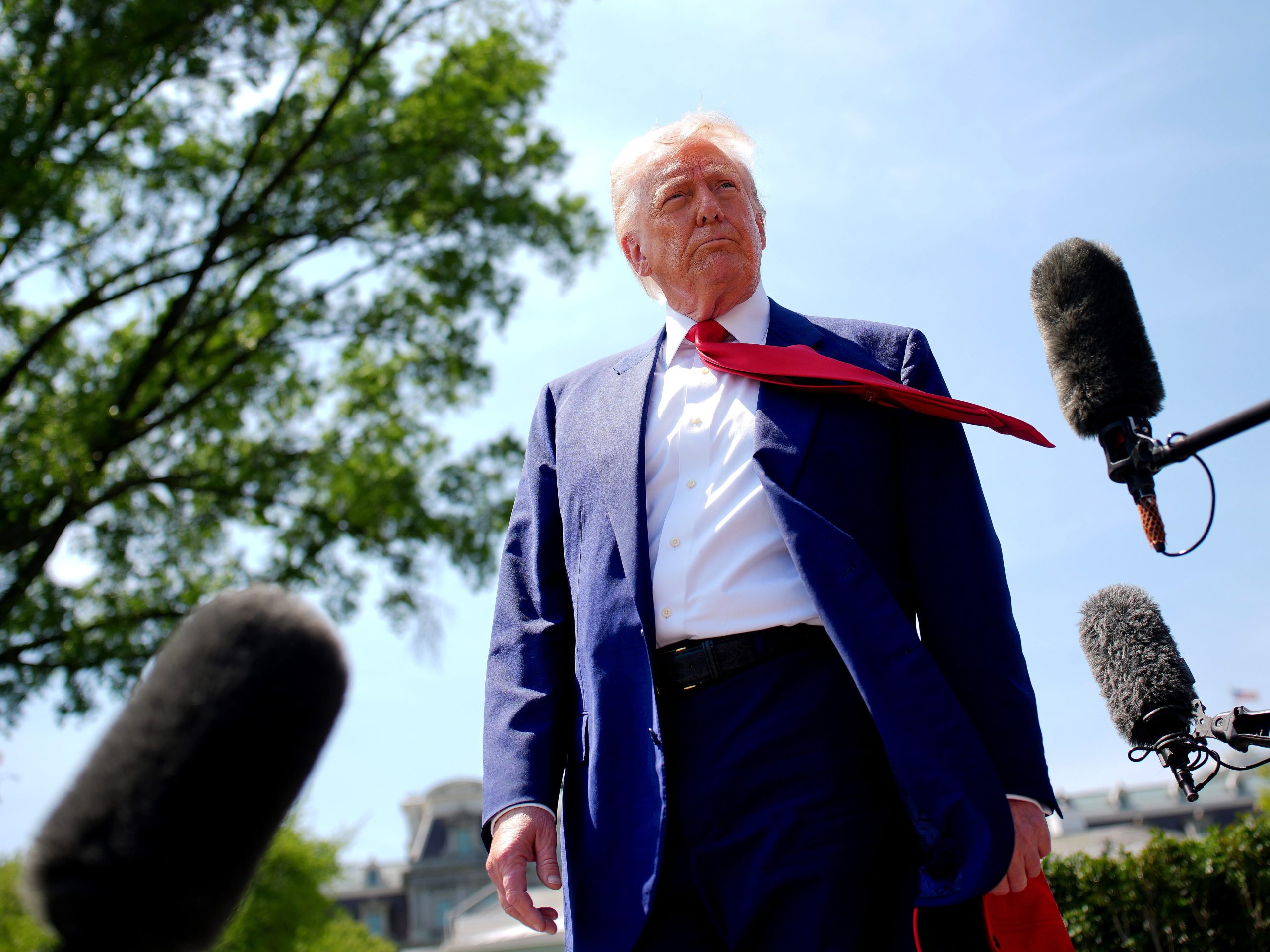 jutaan-peminjam-pinjaman-siswa-akan-dilemparkan-ke-dalam-koleksi-ada-yang-bilang-mereka-sudah-‘nyaris-tidak-menggesek.’