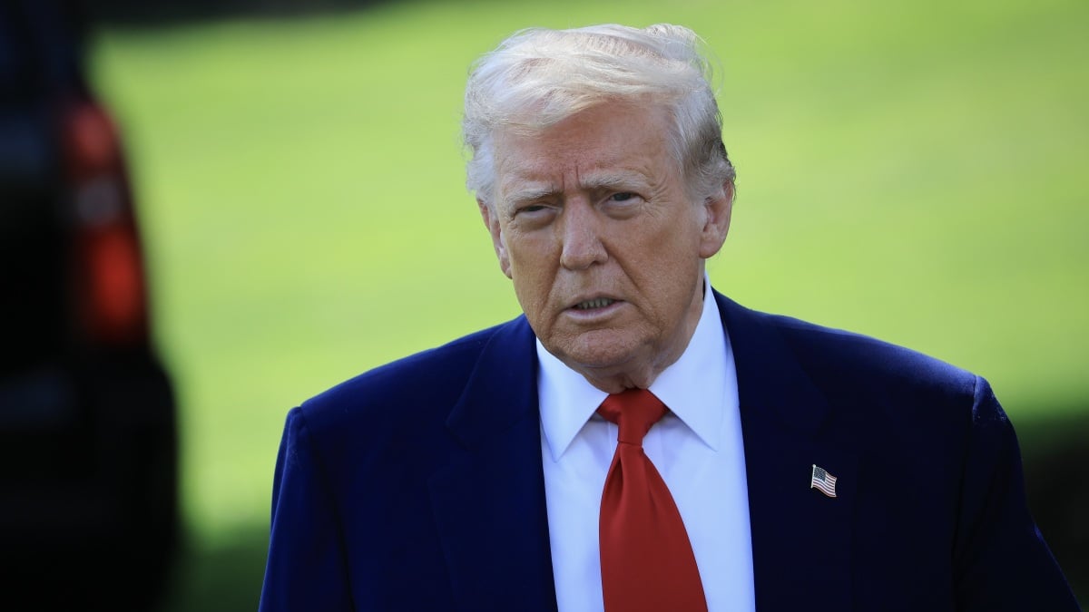 trump-melemparkan-dirinya-sebagai-paus-dalam-gambar-yang-dihasilkan-ai