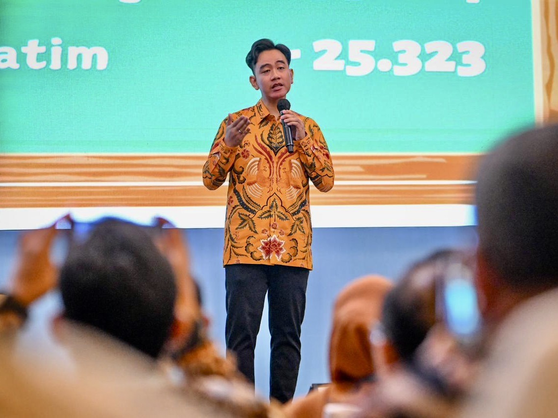 gibran:-ai-akan-masuk-kurikulum-sd-sma-di-tahun-ajaran-baru
