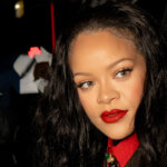 rihanna-mengungkapkan-kehamilan-dengan-bayi-no.-3-menjelang-2025-met-gala-penampilan