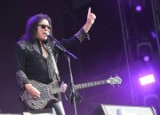 Gene Simmons mengatakan lineup ciuman penuh mungkin tidak muncul di acara penggemar Vegas