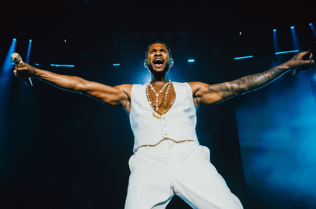 usher-menghindari-‘darurat’-setelah-mencoba-memberi-makan-ceri-ke-kipas-alergi