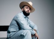 Nabs keempat No. 1 di Latin AirPlay Chart dengan ‘Ahí Estabas You’