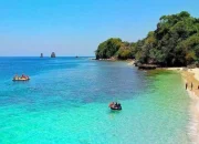 Menikmati Wisata Snorkeling di Pantai Tiga Warna Malang
