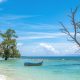 15-pantai-pasir-putih-di-indonesia-yang-terkenal-dan-memesona!