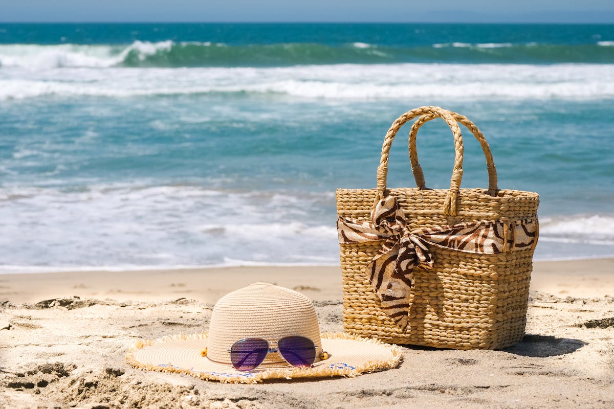 21-barang-bawaan-wajib-untuk-liburan-ke-pantai,-yuk-catat!