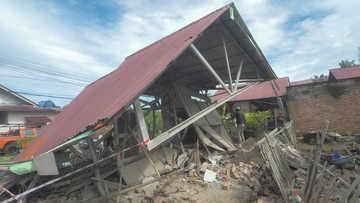 prabowo-perintahkan-bnpb-segera-tangani-dampak-gempa-m6,3-di-bengkulu