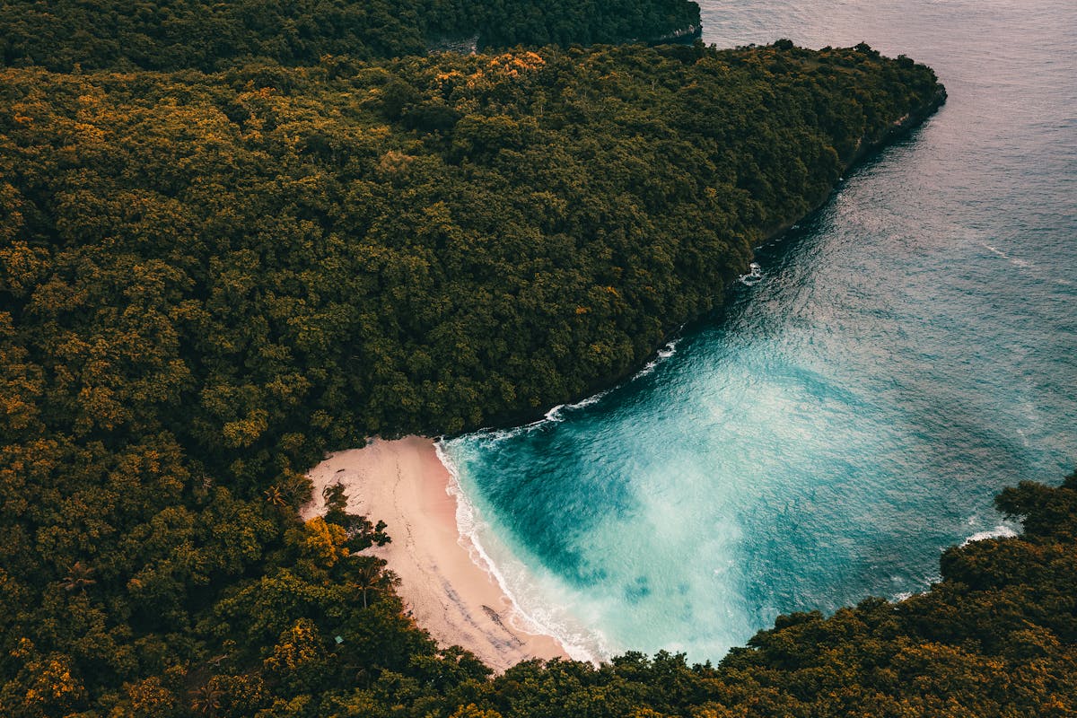 13-pulau-wisata-underrated-di-indonesia,-tertarik-berkunjung?