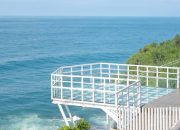 Panduan Wisata Foto-foto di Teras Kaca Pantai Nguluran: Daya Tarik, Harga Tiket, dan Tips