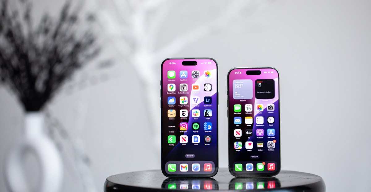 trump-mengancam-apple,-samsung-dan-lainnya-dengan-tarif-iphone-25-persen