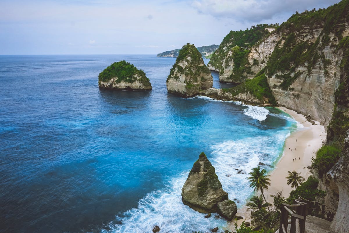 9-spot-menikmati-indahnya-pemandangan-nusa-penida-bali